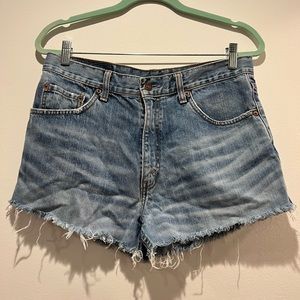 Levi cut off shorts
